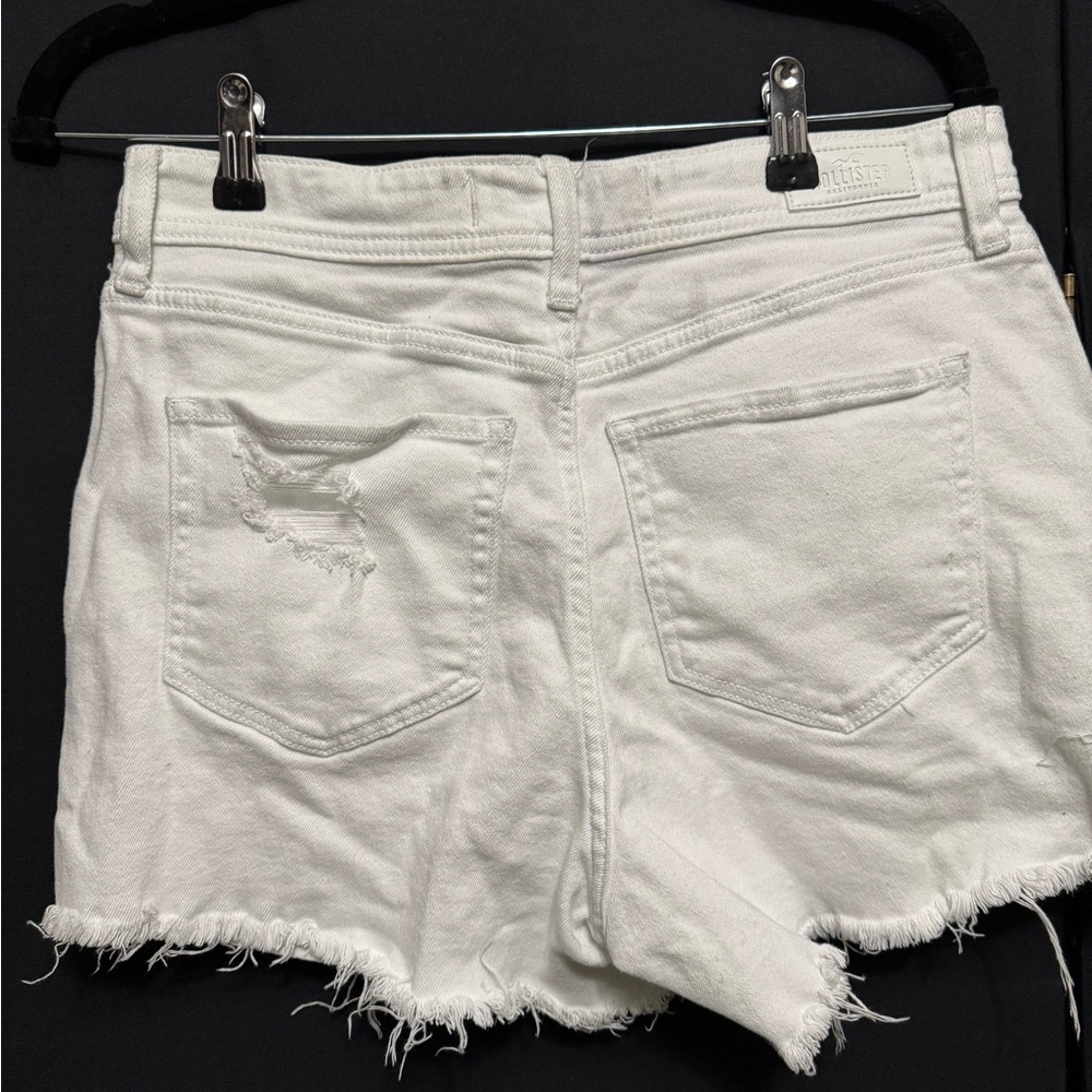 Hollister Curvy High-Rise White Distressed Denim Shorts - Picture 2 of 3